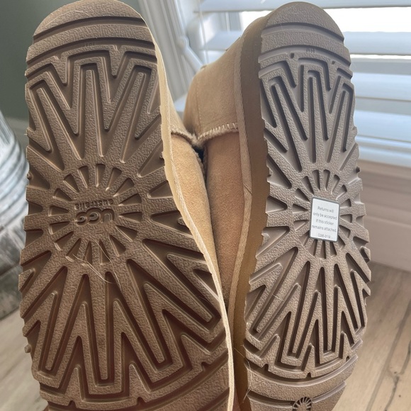 Ugg Boots W Bailey Button Triplet 1873 W/san Size 7 Women’s. Excellent condition - Picture 3 of 6